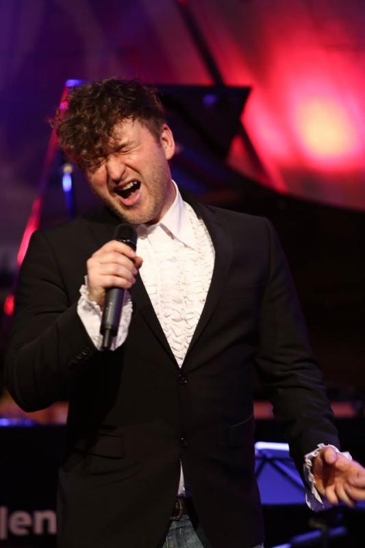 Bart Mertens zingt