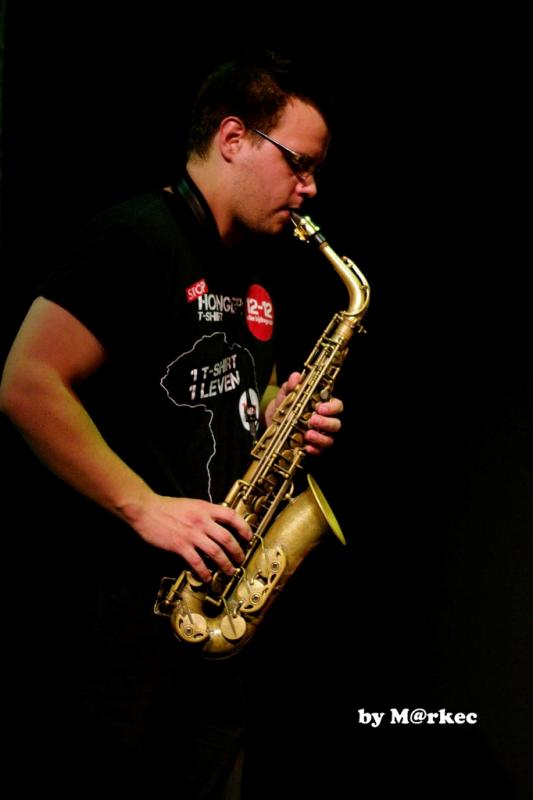 Dieter Vaganée speelt sax