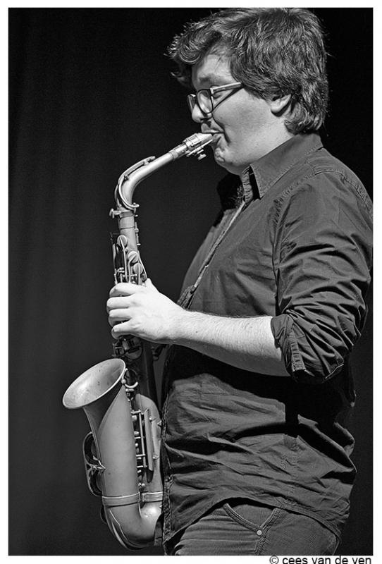 Rob Banken speelt sax