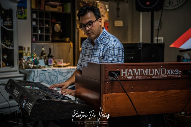 Brandon Saeyvoet speelt Hammond orgel bij Goovaerts-Smekens op Jazzathome 2018