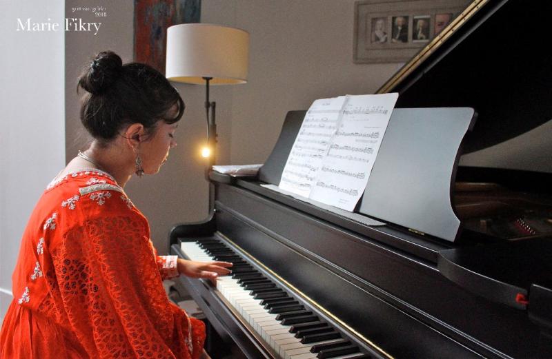Marie Fikry speelt piano op Jazzathome 2018