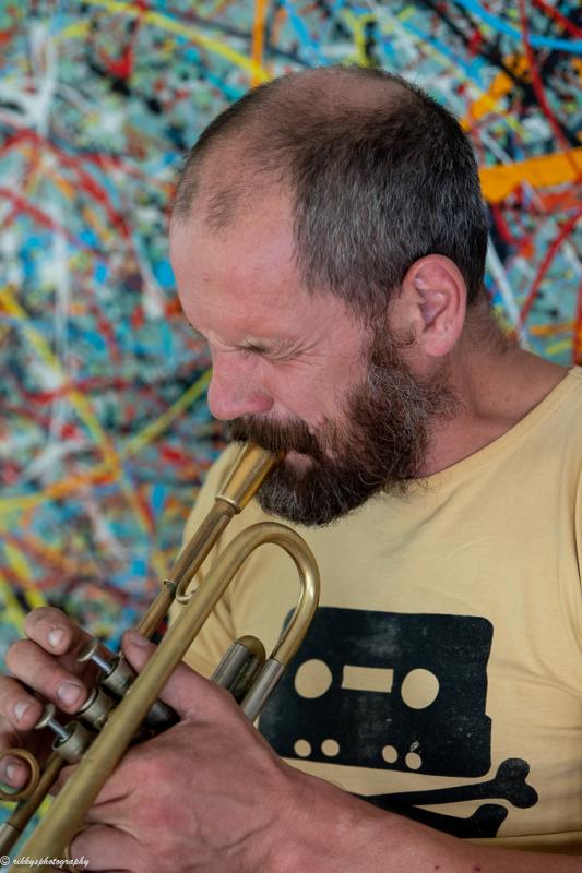 Bart Maris speelt trompet op Jazzathome 2018