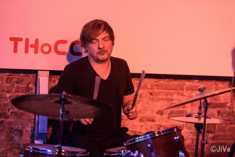 Dré Pallemaerts aan de drums op Jazzathome 2018