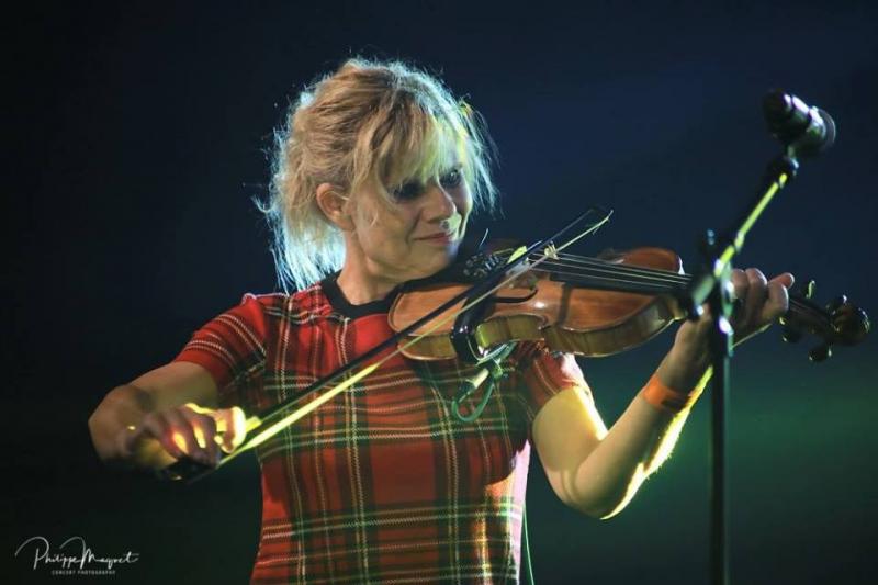 Lucie Gaillard speelt viool