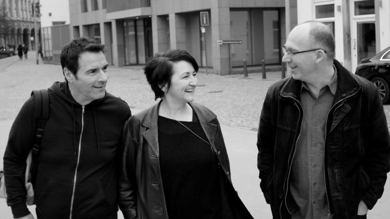 Kristen Cornwell Trio groepsfoto zw