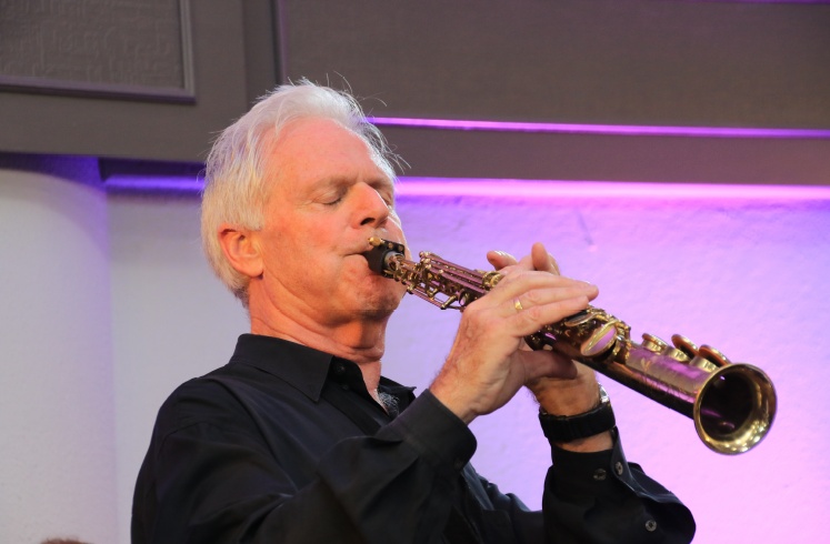 Leo Teughels speelt sax