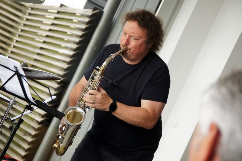 Frank Vaganée speelt sax tijdens Jazzathome 2019