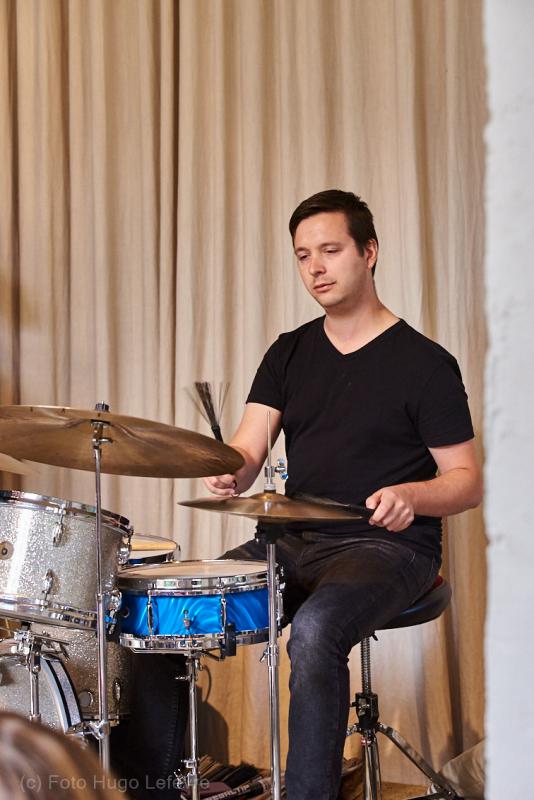 Matthias De Waele speelt drums tijdens Jazzathome 2019