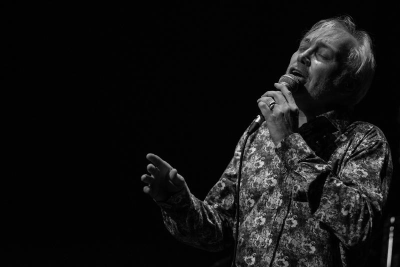 Patrick Riguelle zingt