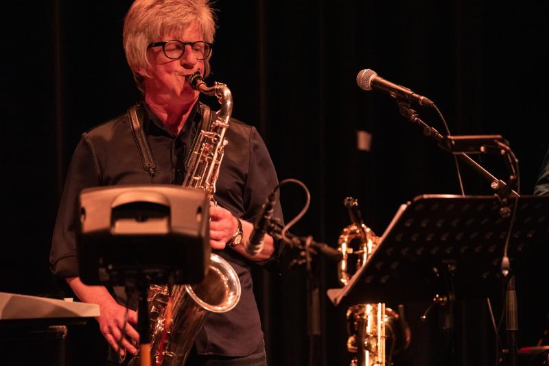 Frank Debruyne speelt sax