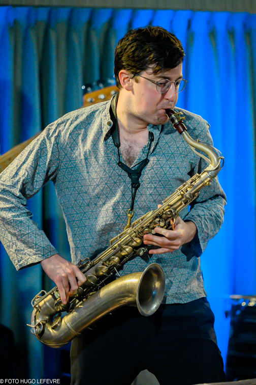 Sam Comerford speelt saxofoon tijdens Jazzathome 2023