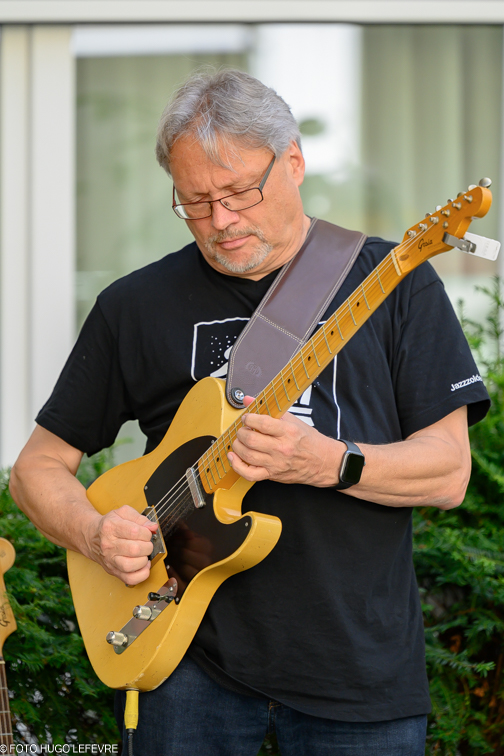Peter Verbraken speelt gitaar tijdens Jazzathome 2023