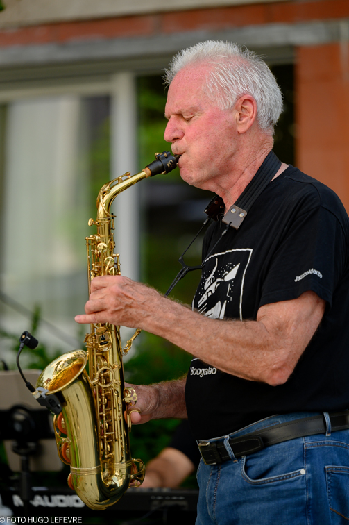 Leo Teughels speelt sax tijdens Jazzathome 2023