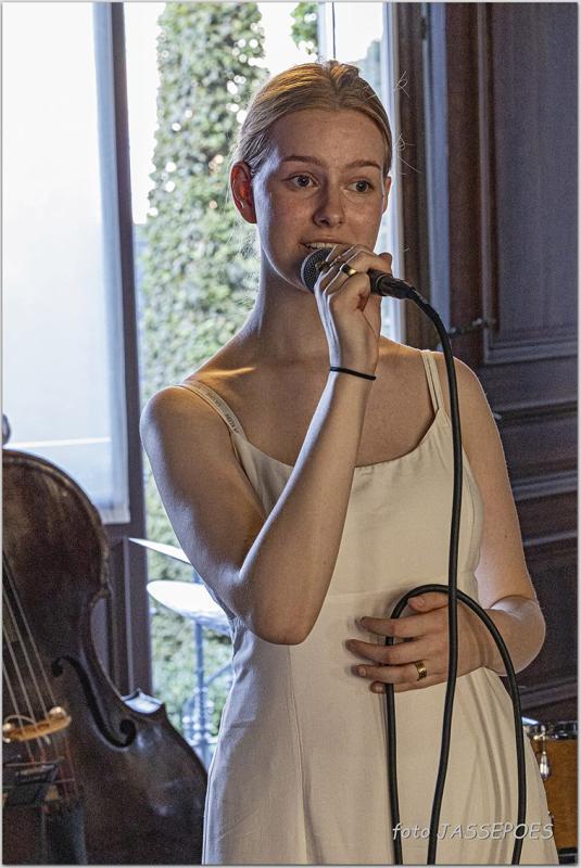 zangeres Anke Ludwig tijdens Jazzathome 2023