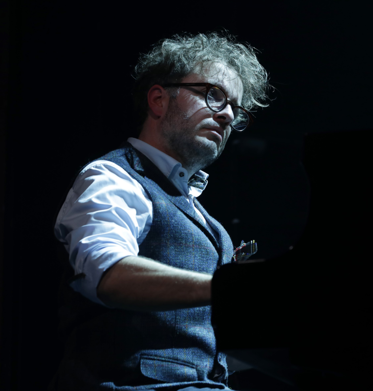 Johan Dupont speelt piano - (c)Dominique-Houcmant