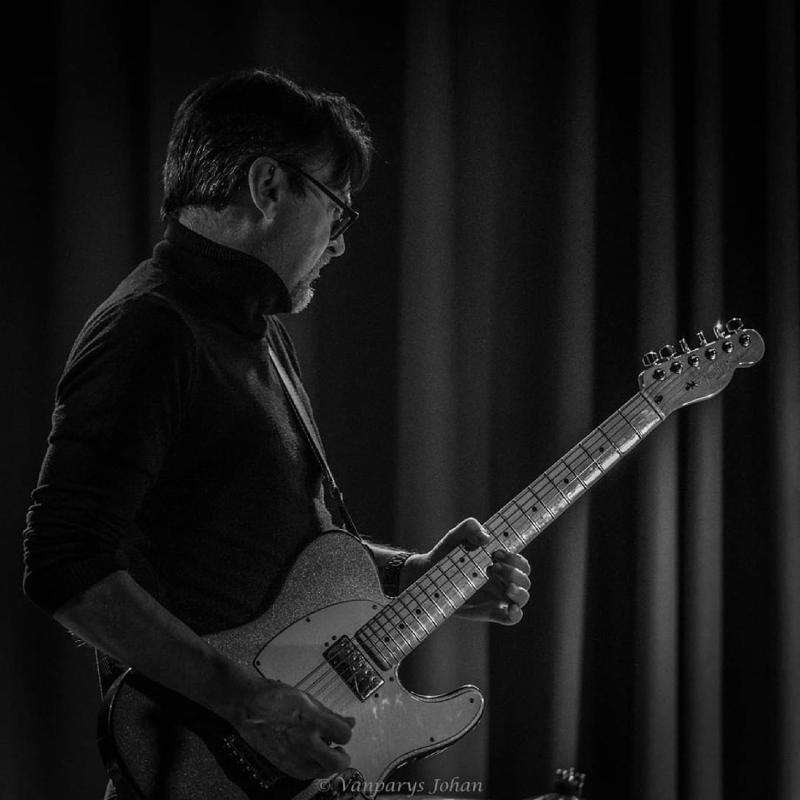 de gitarist van The Real Time Blues Band