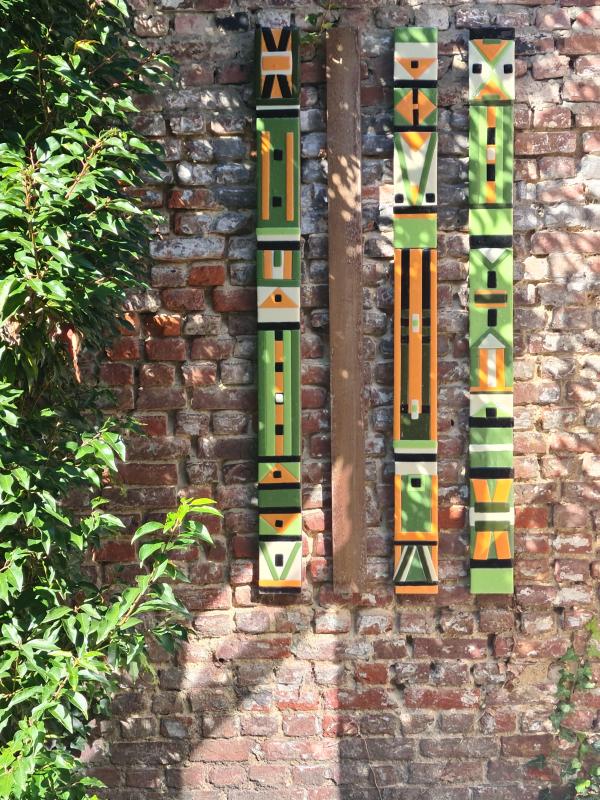 glasdesign aan muur buiten Galerie M