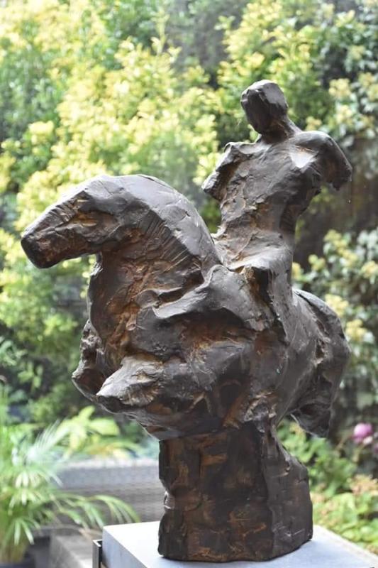 bronzen beeld Roger in Galerie M