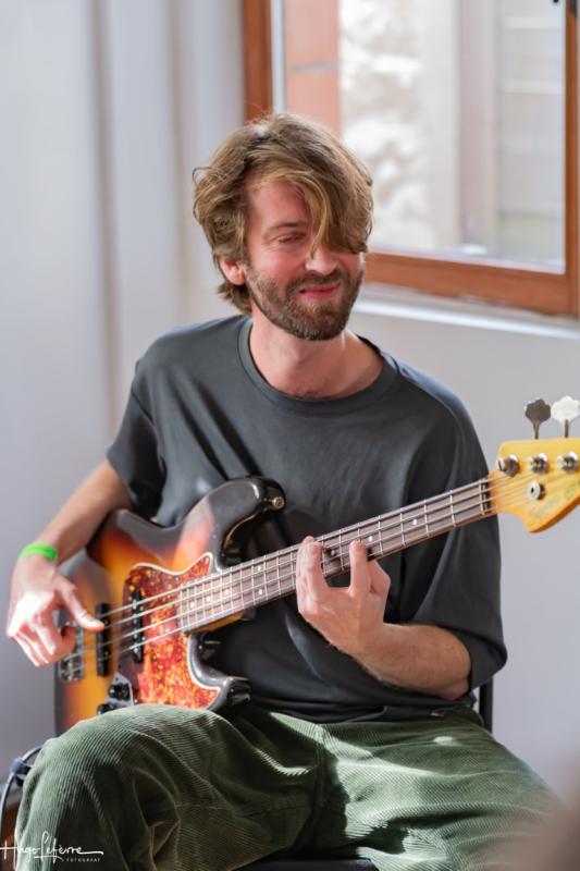 Reindert Kragt speelt gitaar tijdens Jazzathome 2025