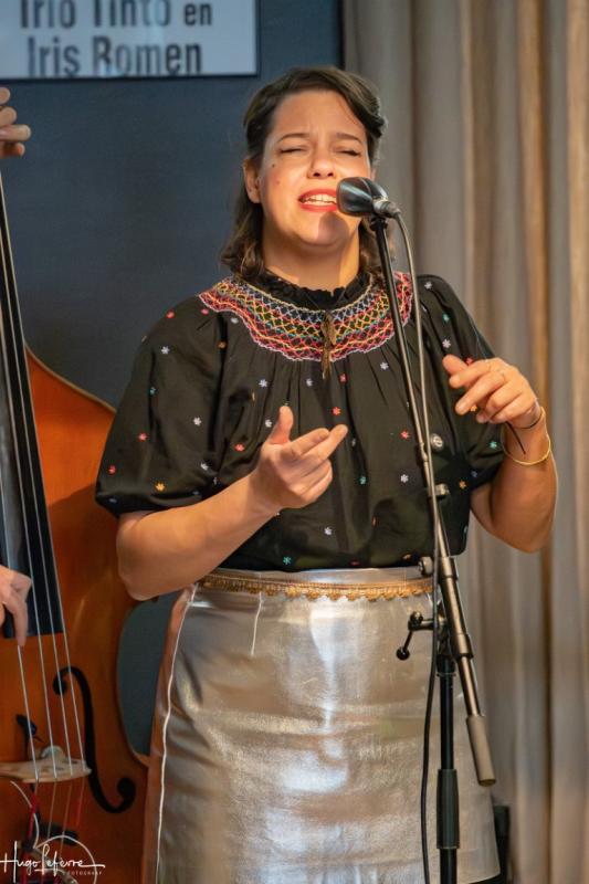 zangeres Iris Romen tijdens Jazzathome 2025