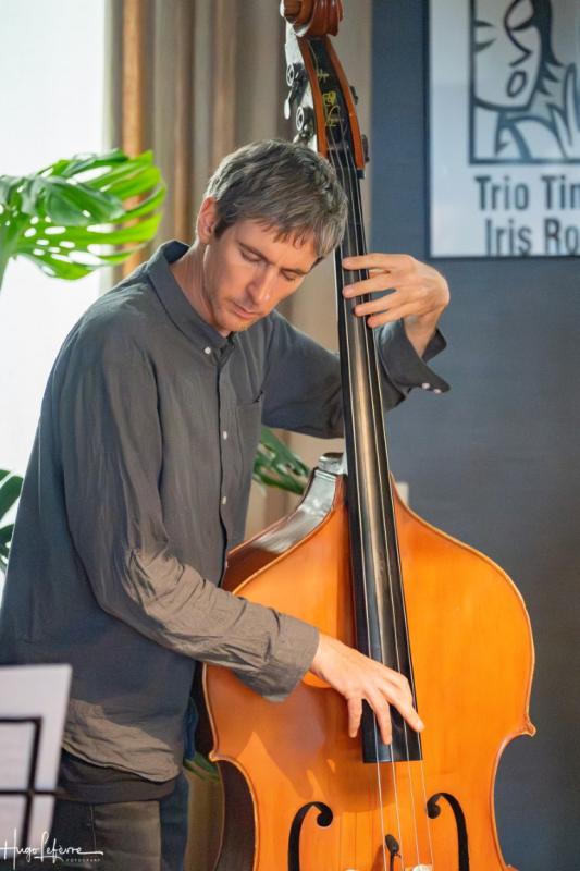 bassist Martijn Vanbuel tijdens Jazzathome 2025