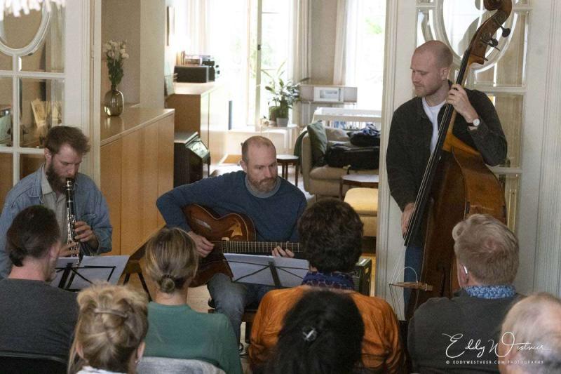Thomas Decock Trio live tijdens Jazzathome 2025