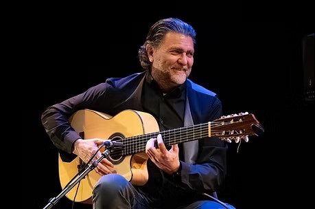Antonio Segura speelt flamenco gitaar