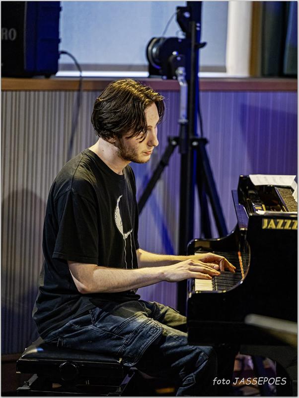 Thibaut Deryckere speelt piano in Jazzzolder Mechelen juni 2024