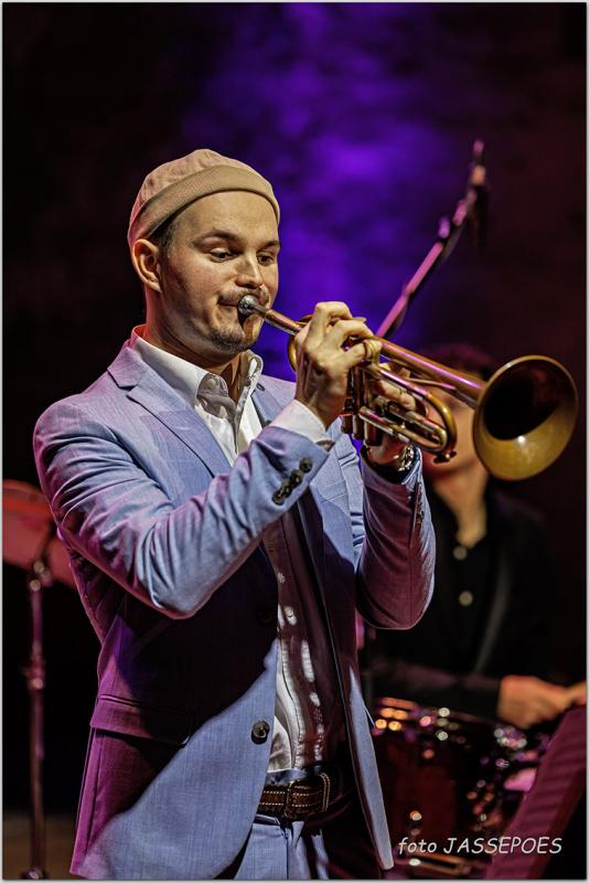 Immanuel Kaljouw speelt trompet in de Jazzzolder Mechelen