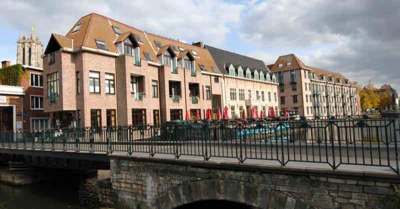 Hof van Villers zicht vanaf de Kraanbrug
