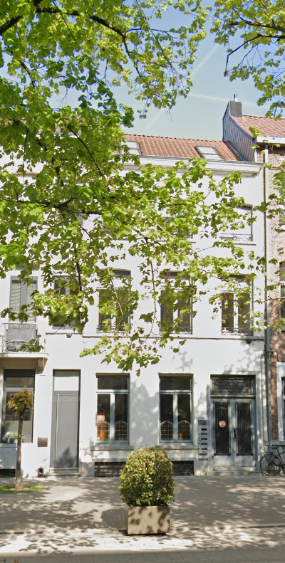 zicht op Patio Atelier vanaf Stationsstraat 8, Mechelen