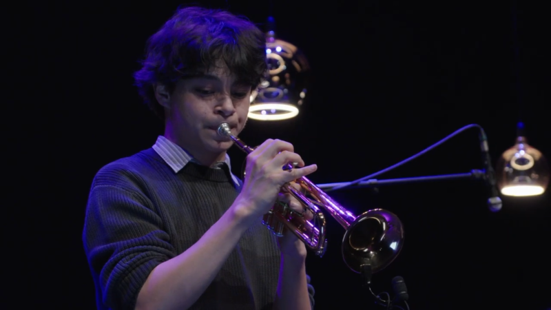 Cyriel Vanhoutte speelt trompet tijdens het Dragon Jazz Contest 2026