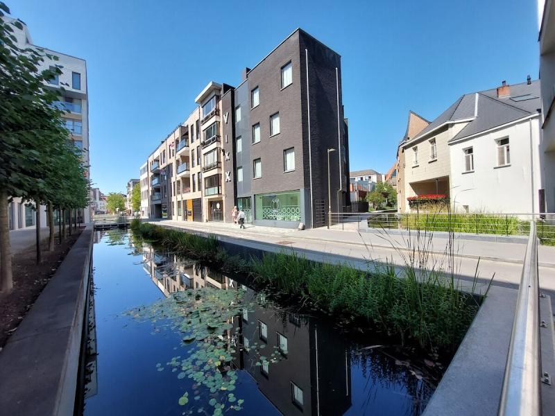 zicht op Cohousing Munthof vanaf het water