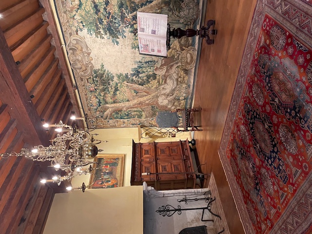 interieur in de gotische kamer