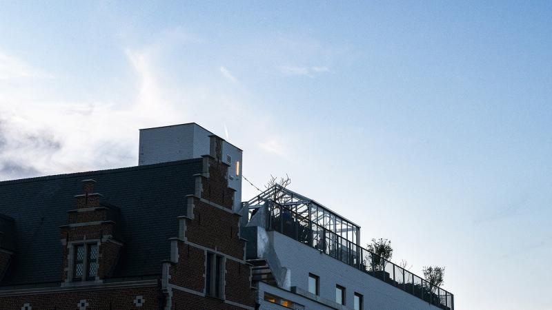zicht op gebouw met daktuin van het Hof van Evert