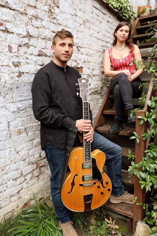 Interplay Duo poseert